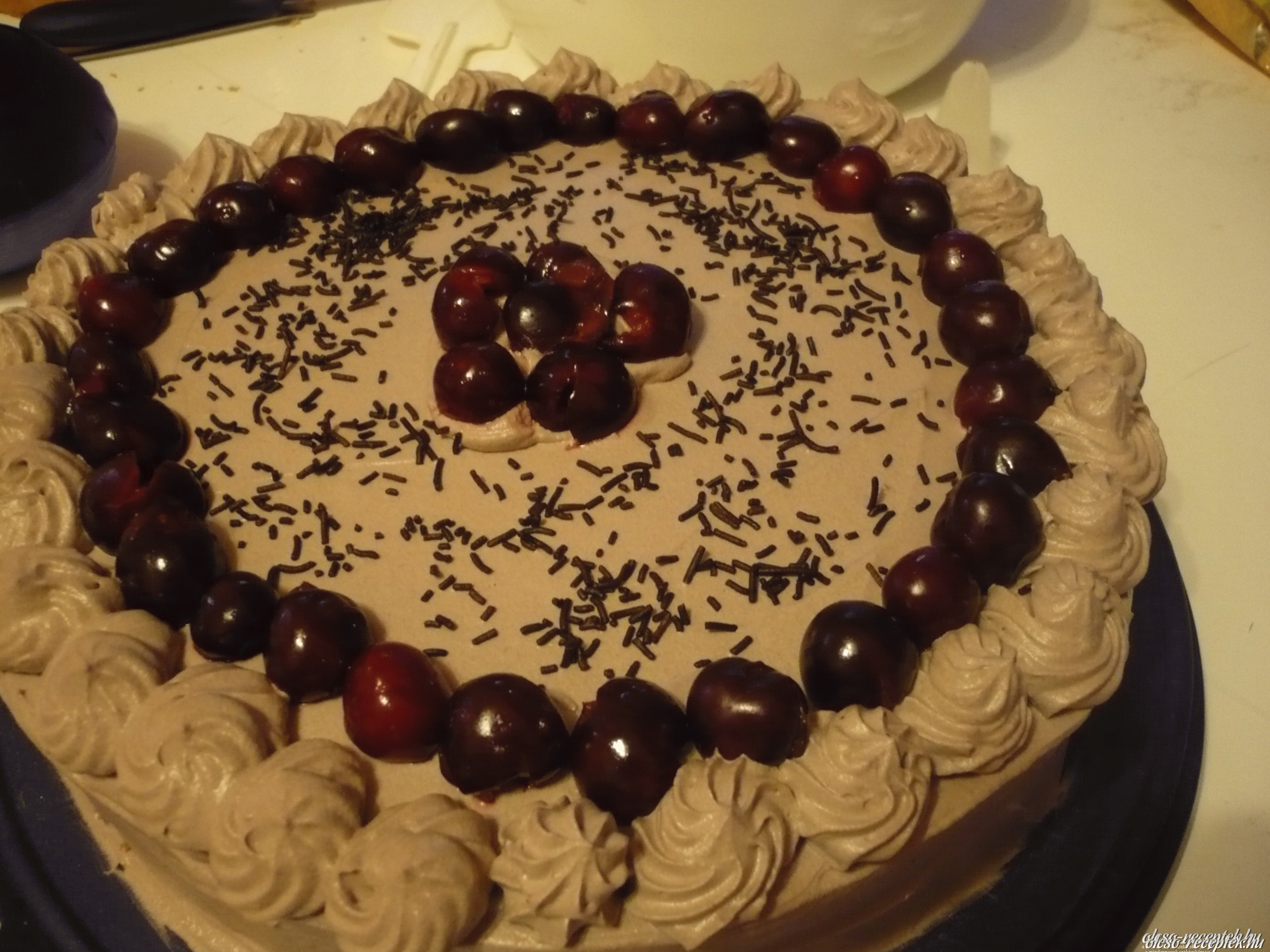 Kakaós-meggyes torta