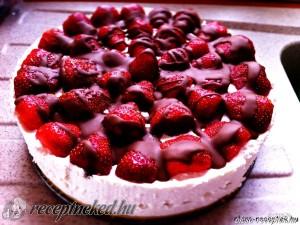 Kekszes epres túrótorta