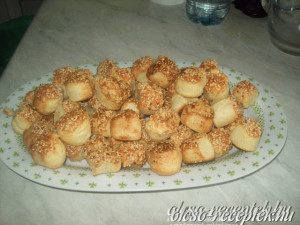 "Éjszakás" túrós pogácsa