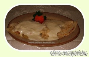 Zöldséges palacsinta sajtmártással