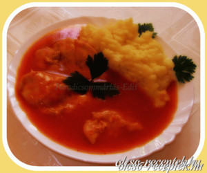 Paradicsommártás csirkemellel,burgonyával