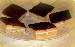 Kekszes-tejfölös sütemény