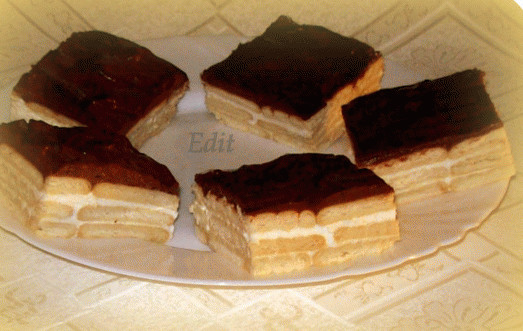 Kekszes-tejfölös sütemény