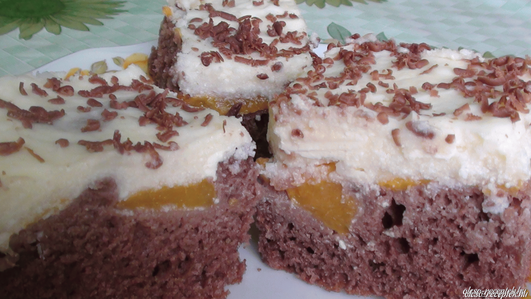 Krémes őszibarackos szelet