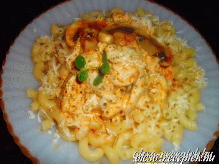 Tejfölös gombás tészta