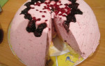 Ribizlis-szedres joghurt torta