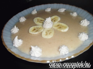 Banán krémleves, banános tejszínnel