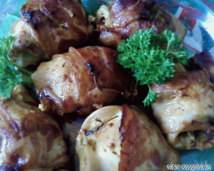 Baconbe göngyölt gombás csirkemell