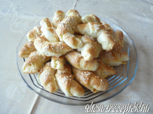 Szezámmagos, kefires kifli