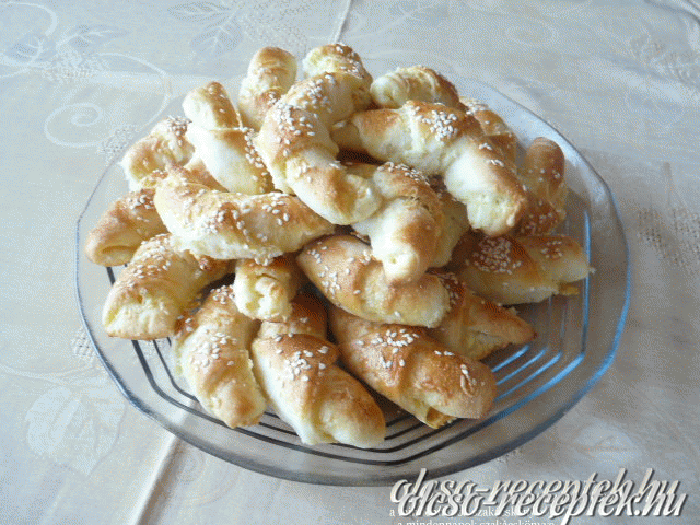 Szezámmagos, kefires kifli