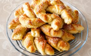 Szezámmagos, kefires kifli