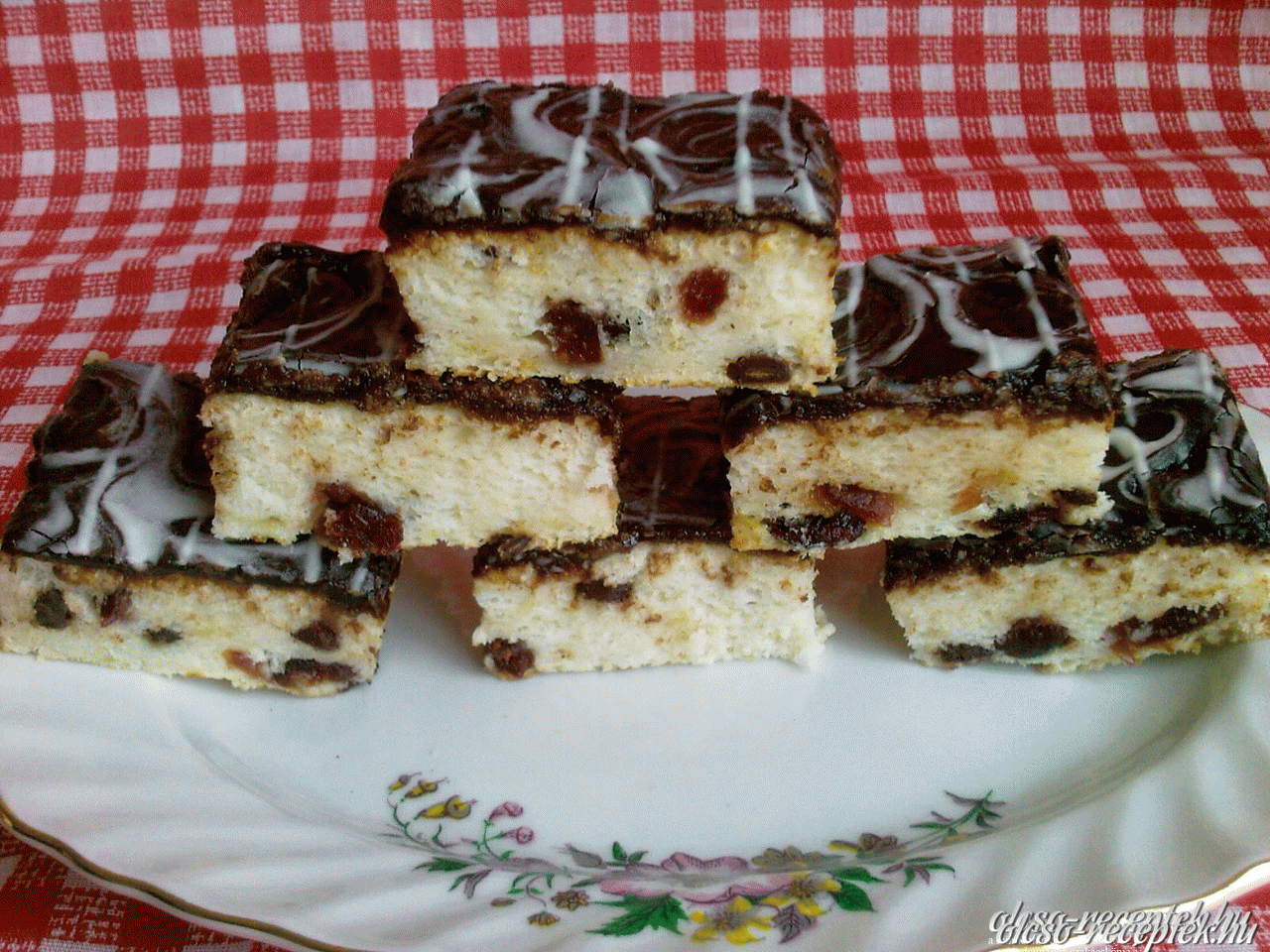 Aszalt áfonyás citromos sütemény