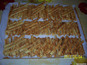 Sajtos-köménymagos rudak