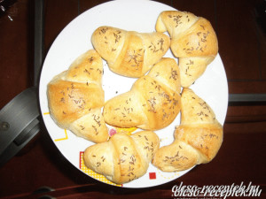 Sajtos sonkás sóskifli