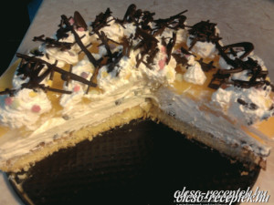 Barackos túrókrém torta