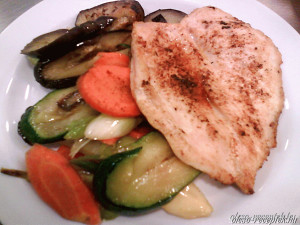 Grillezett csirkemell sült zödségekkel