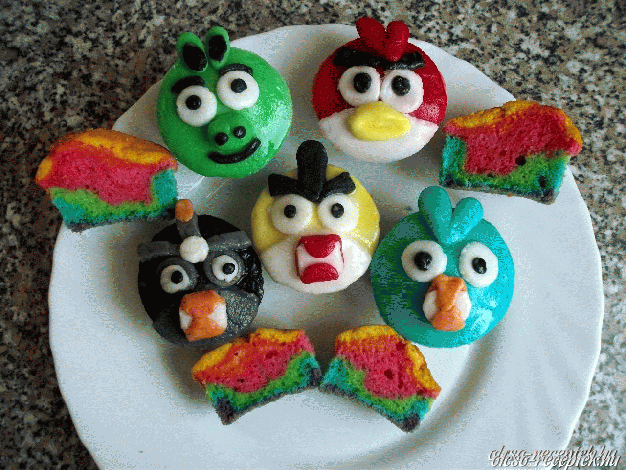 Szivárványos Angry Birds muffinok