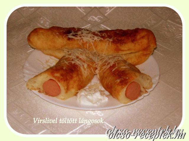 Virslivel töltött burgonyás lángos