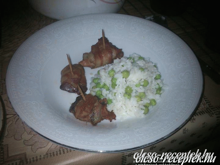 Baconbe tekert fokhagymás csirkemáj