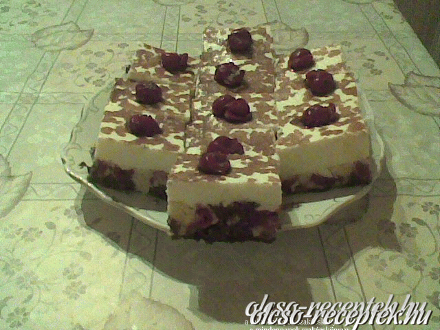 Fordított meggyes, könnyű túrókrémmel