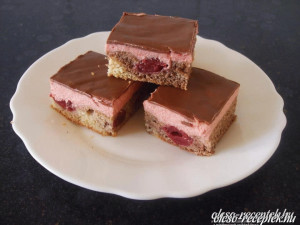 Csokis meggyes süti kép