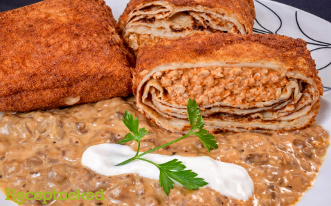 Húsos palacsinta rántva gombamártással