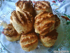 Sonkás, baconos pogácsa