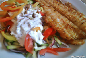 Roston harcsafilé joghurtos salátával