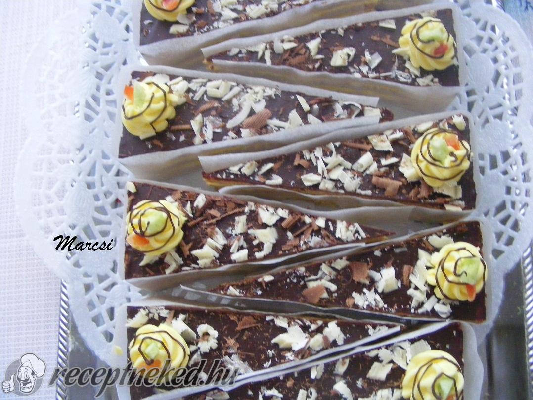 Vaníliás torta szeletek kép