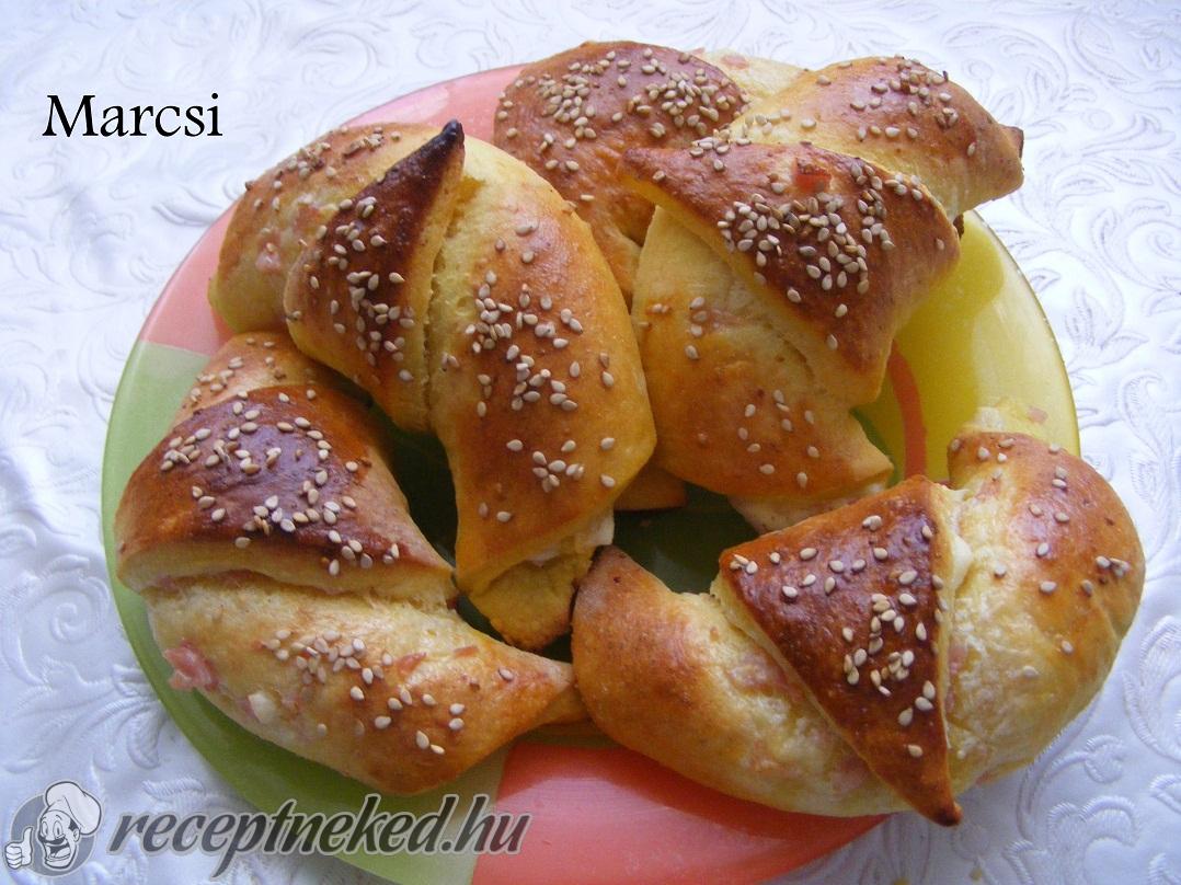 Sonkás-sajtos kifli