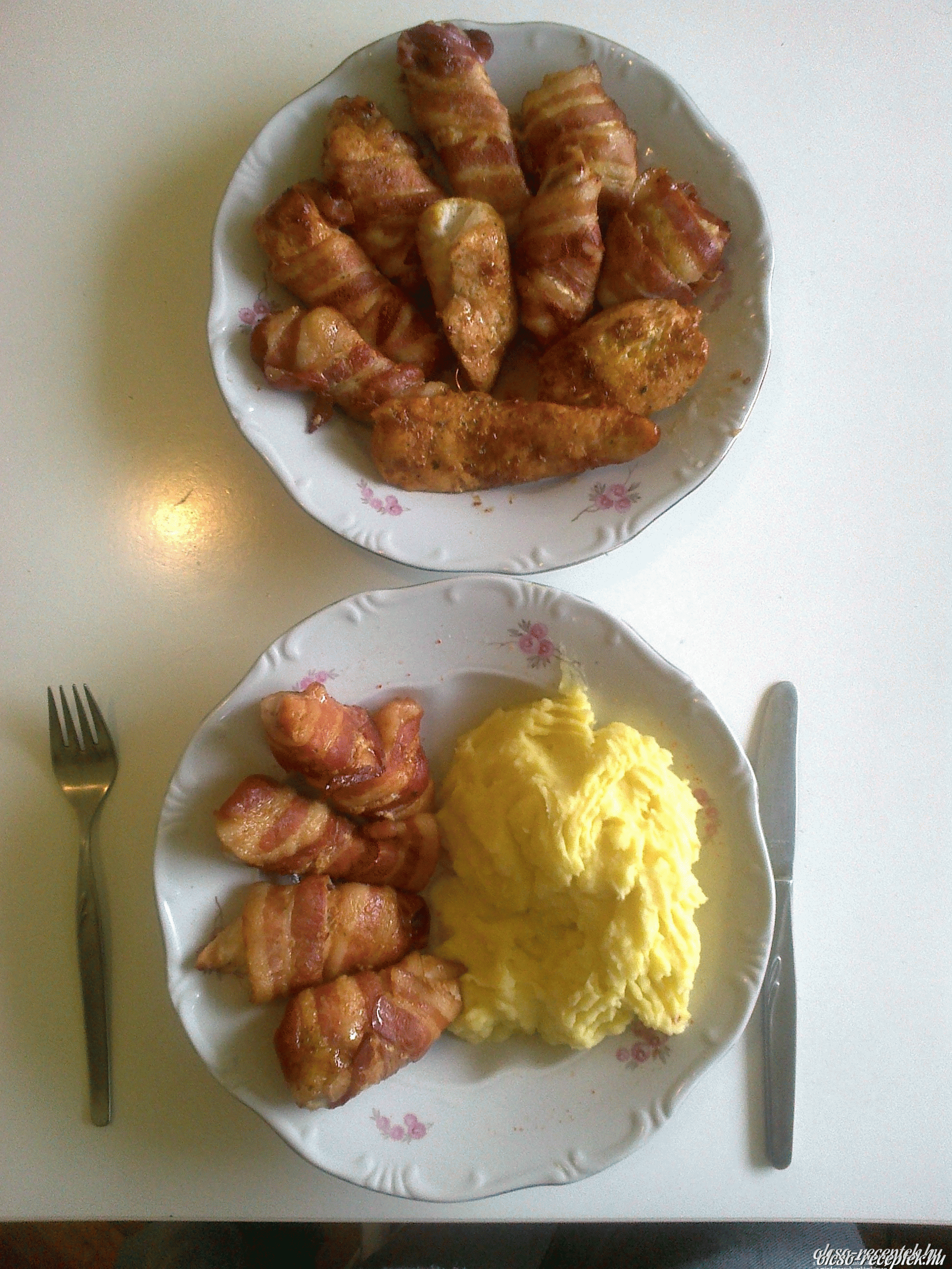 Fokhagymás baconos csirkemell kép