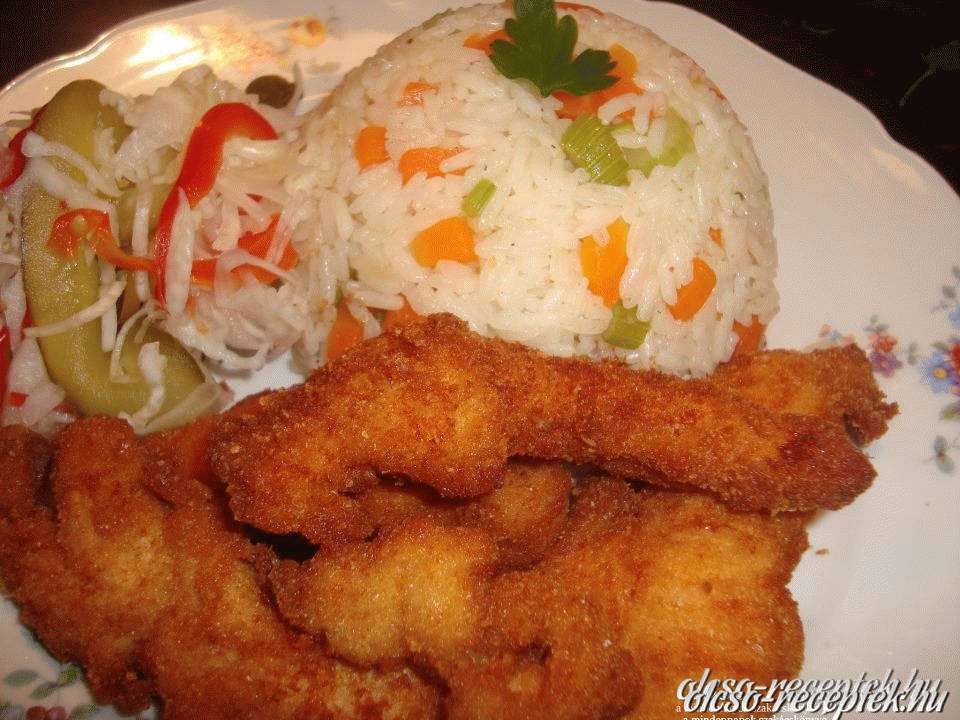 Zöldséges rizs, rántott csirkemellel