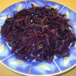 Almás párolt lilakáposzta