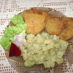 Rántott csirkemell körettel