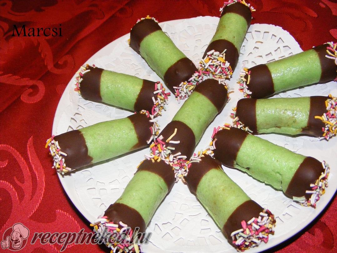 Töltött marcipán tekercs