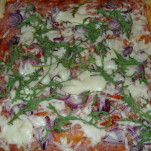 Sonkás-ruccolás pizza