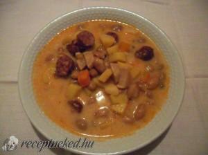 Tejfölös bableves kép