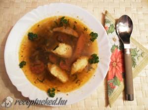 Bableves krumpligombóccal kép