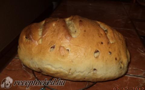 Lilahagymás, diós kenyér