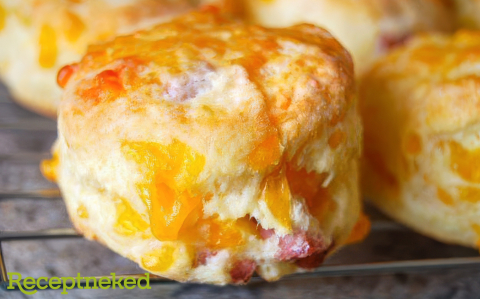 Túrós-baconos pogácsa egyszerűen recept fotóval Túrós-baconos pogácsa egyszerűen