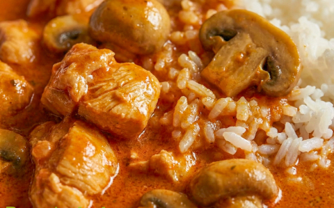 Gombapörkölt csirkemell csíkokkal