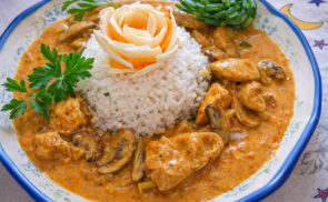 Gombapörkölt csirkemell csíkokkal