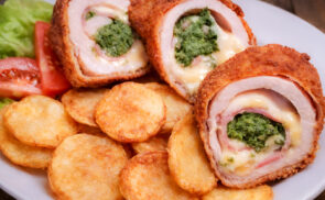 Sajtos brokkolival töltött csirkemell