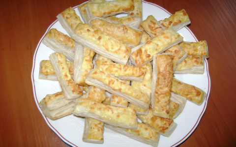 Gyors sós-sajtos rudacskák