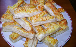 Gyors sós-sajtos rudacskák