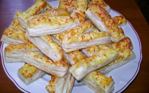 Gyors sós-sajtos rudacskák