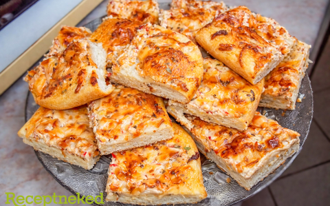 Fokhagymás-tejfölös lepény