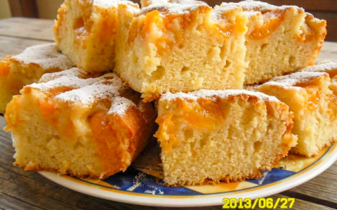 Kefires-gyümölcsös süti