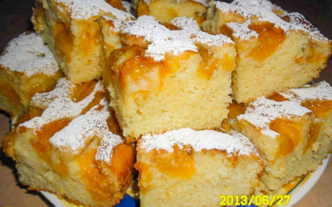 Kefires-gyümölcsös süti