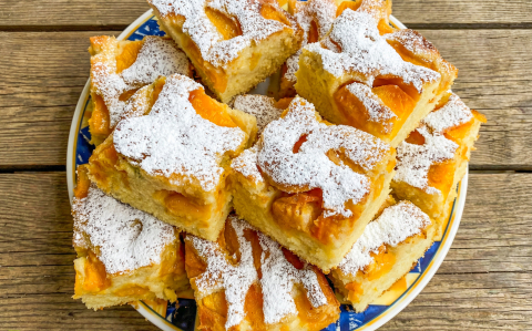 Kefires-gyümölcsös süti